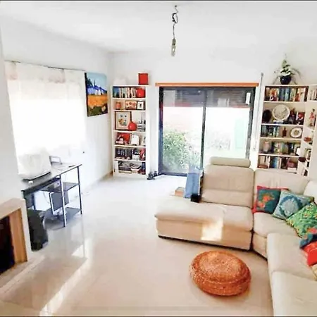 Beautiful Little Country House Carvide